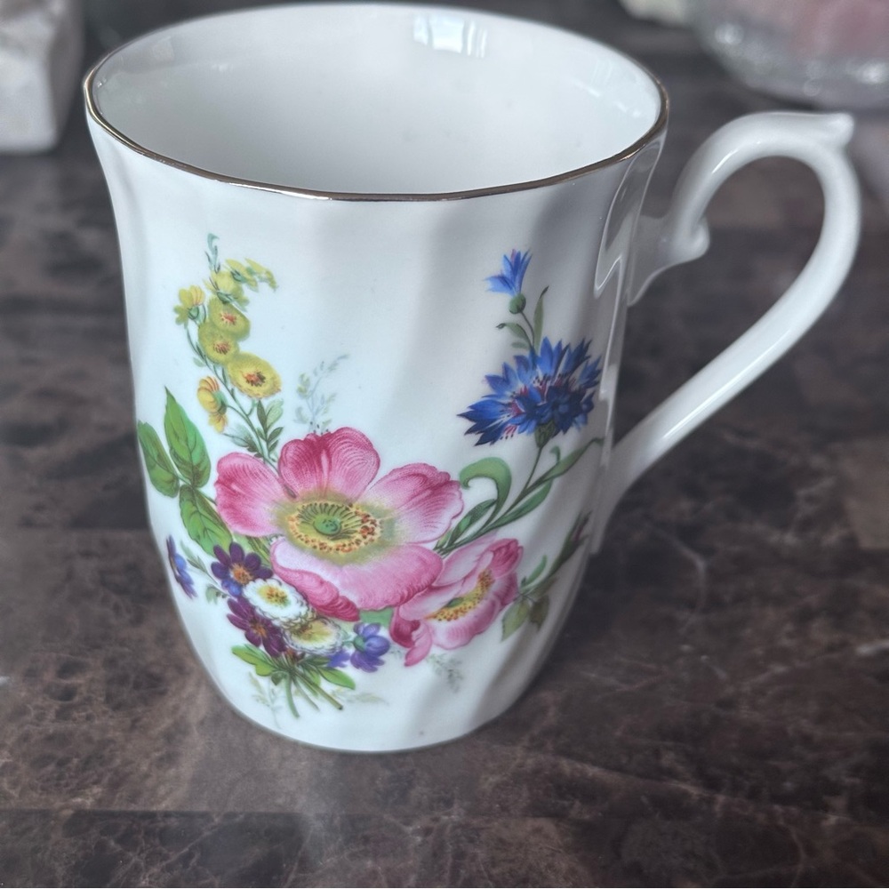 Royal Sutherland Bone China White Floral  Mug